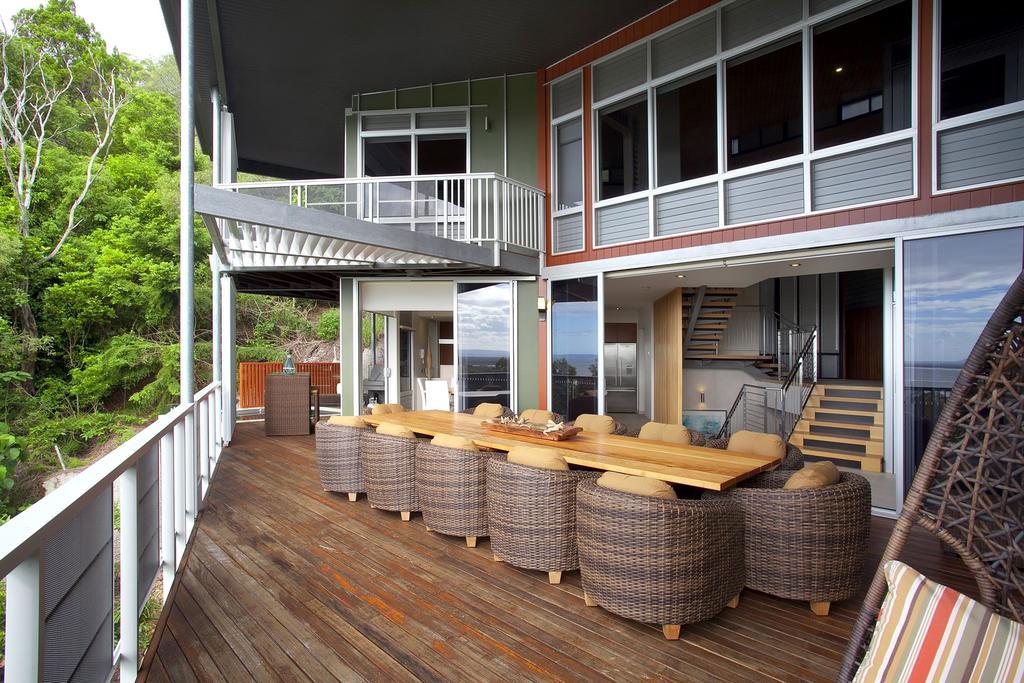 帕帕斯努萨度假村及别墅 外观 照片 The deck of a villa at the resort